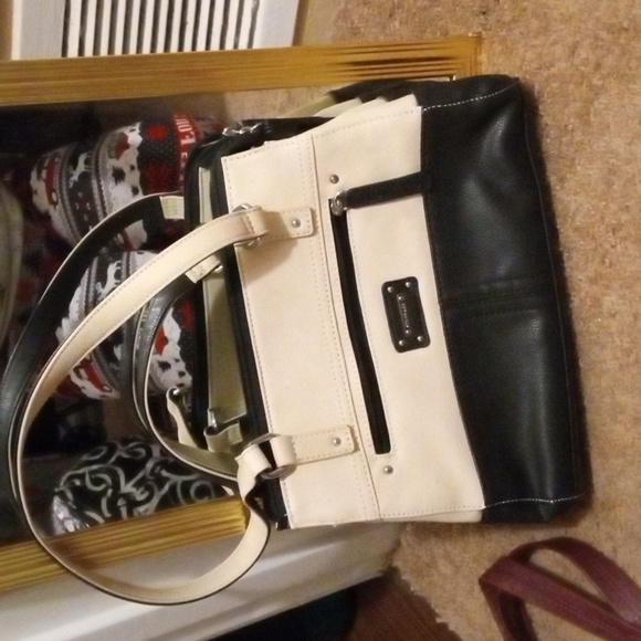 Handbags/Purses - Picture 3 of 4